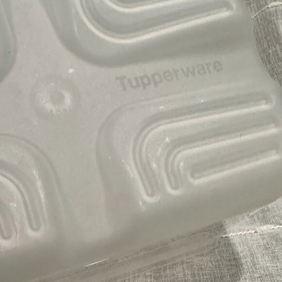 TupperWare FridgeSmart Medium Deep w grater/slicer add-on, Fresh Fridge Storage - Picture 7 of 11